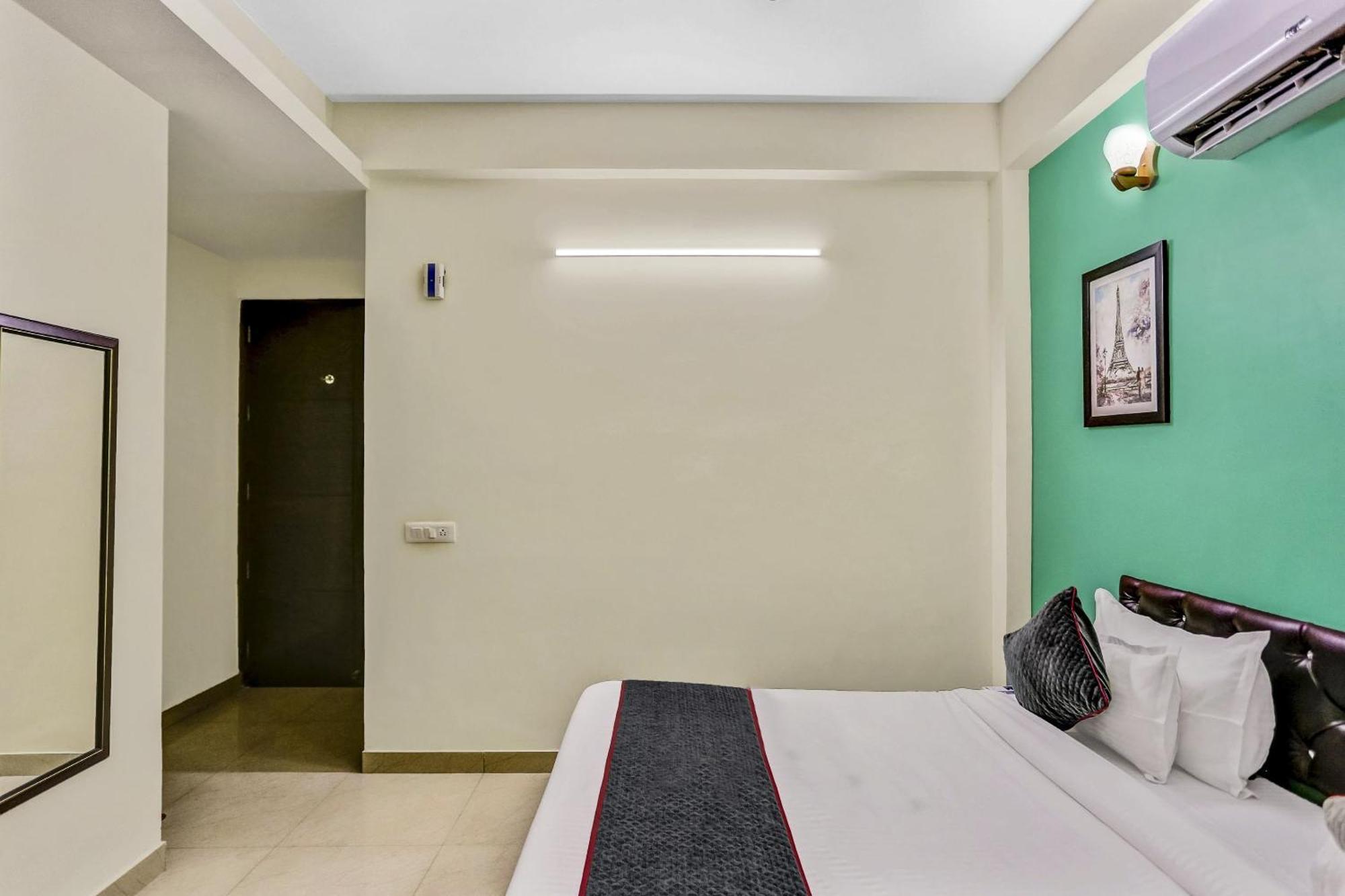 Townhouse Rumaisa Indirapuram Bagian luar foto