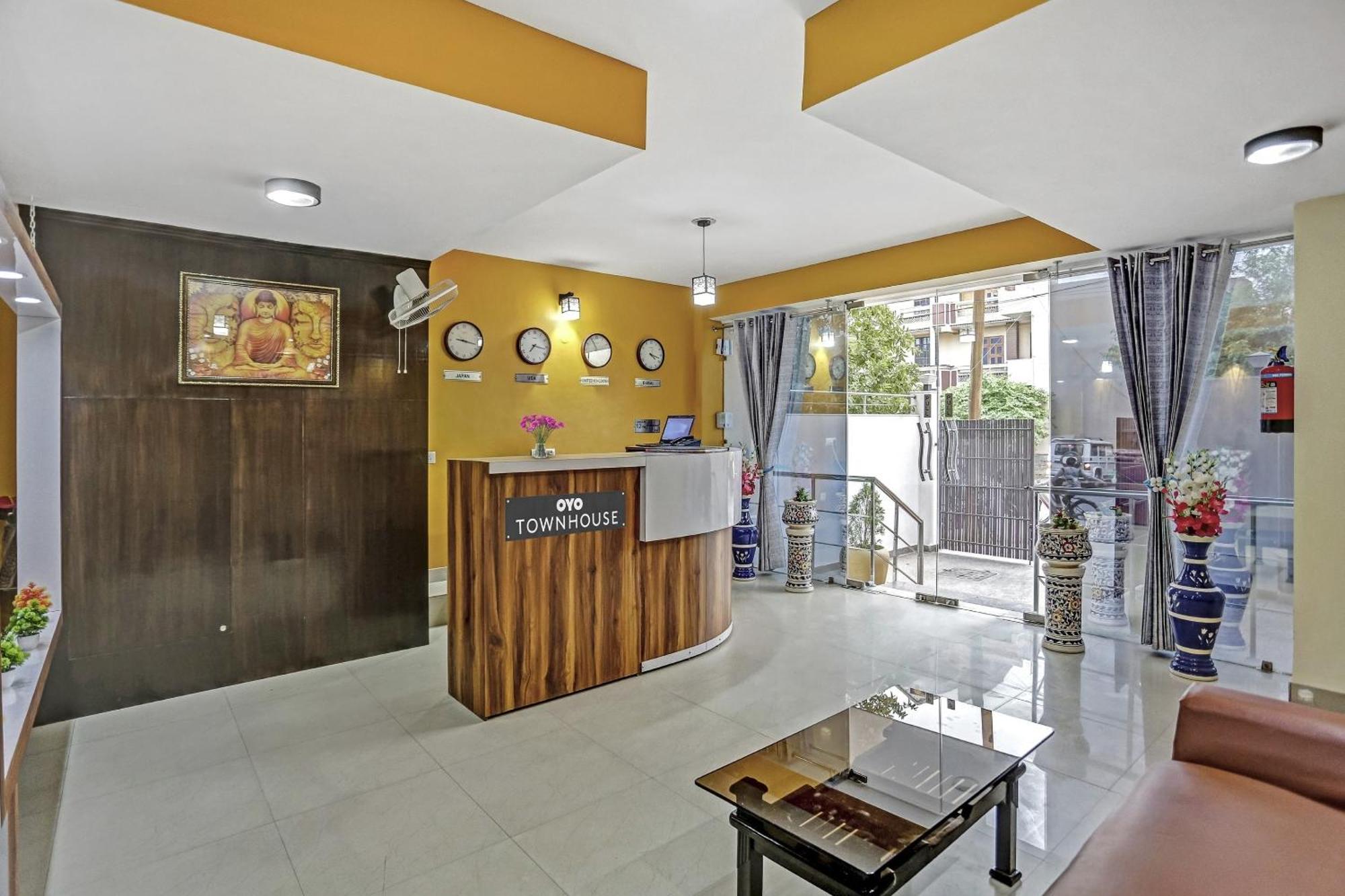 Townhouse Rumaisa Indirapuram Bagian luar foto