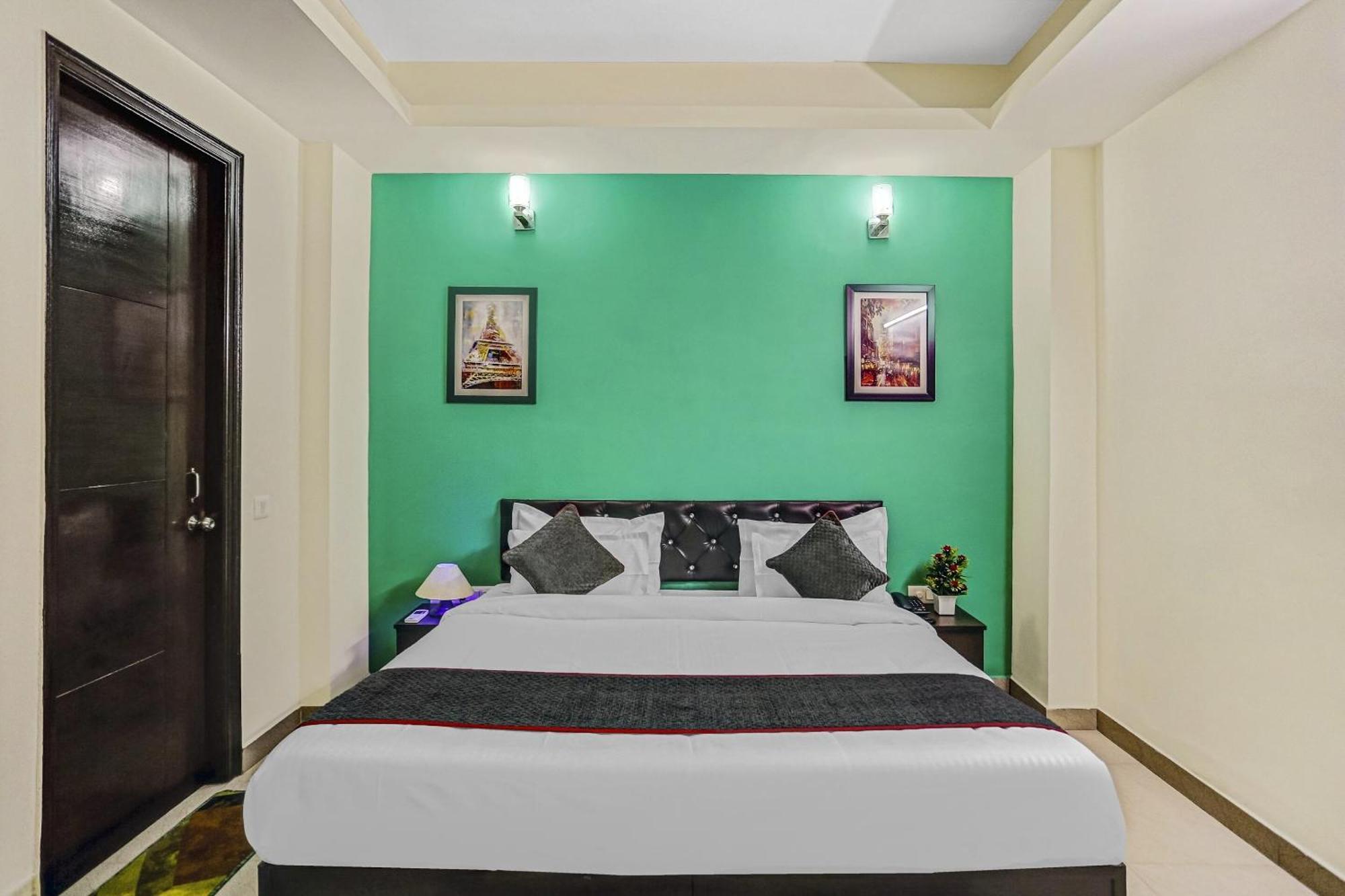 Townhouse Rumaisa Indirapuram Bagian luar foto
