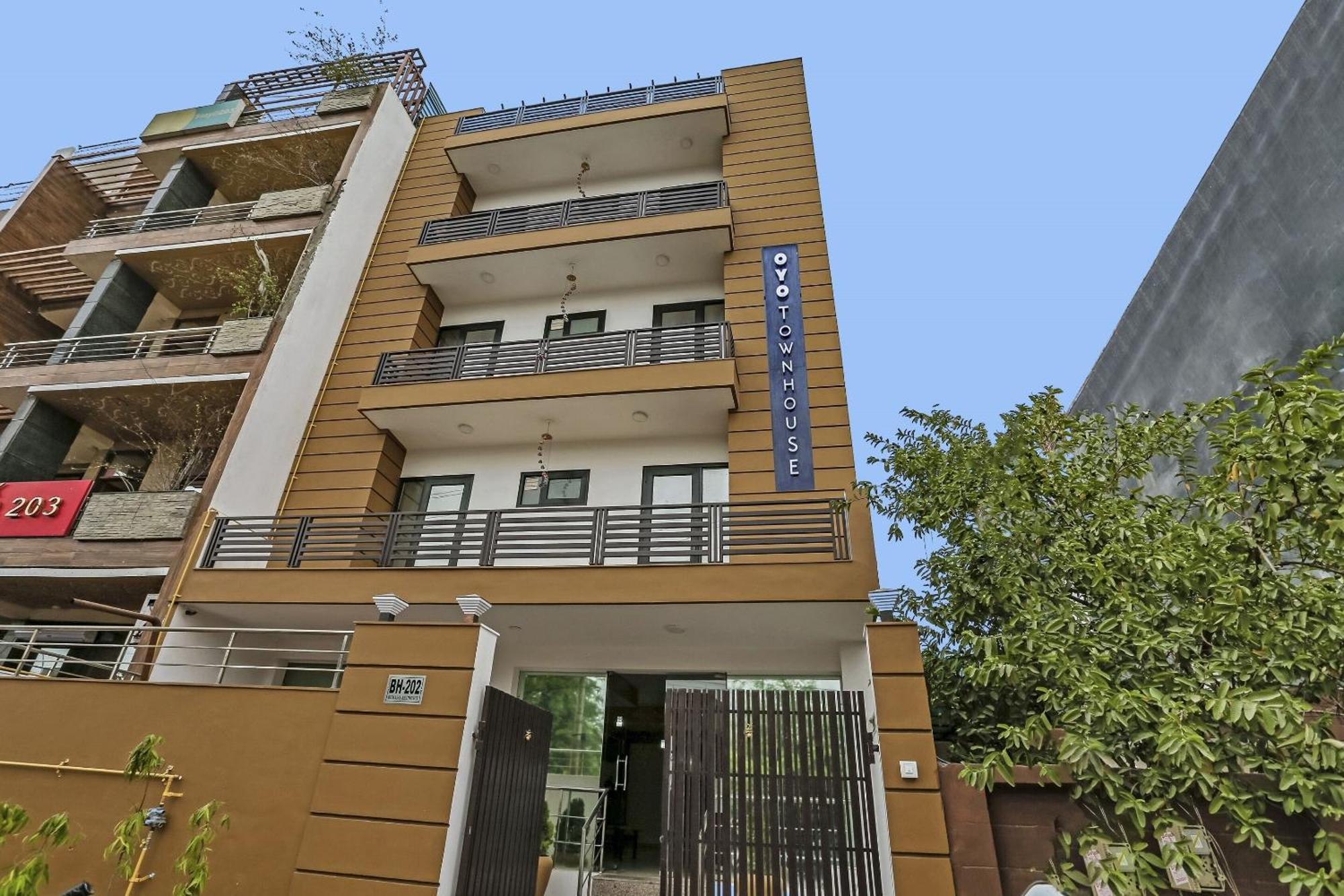 Townhouse Rumaisa Indirapuram Bagian luar foto