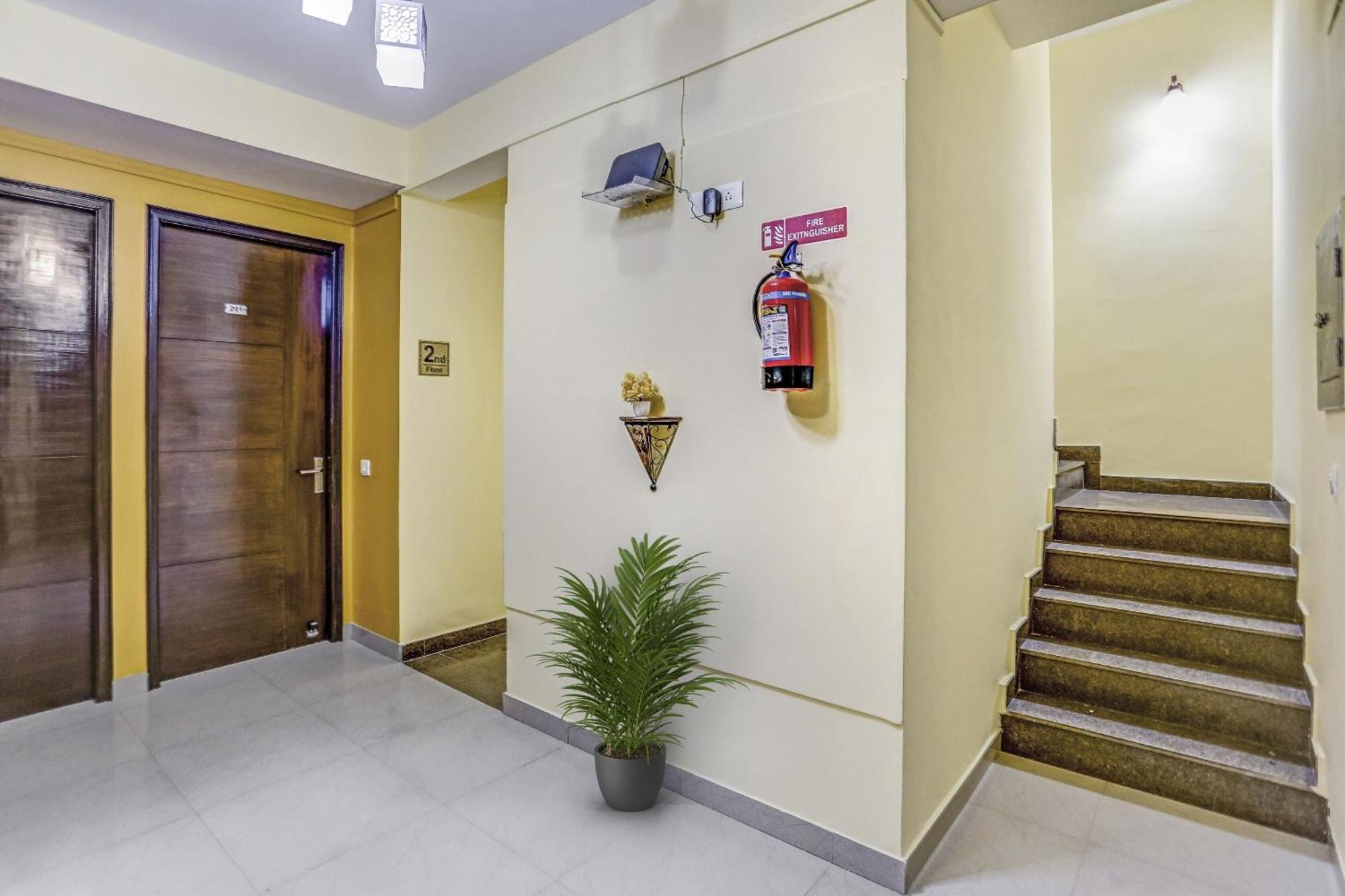 Townhouse Rumaisa Indirapuram Bagian luar foto