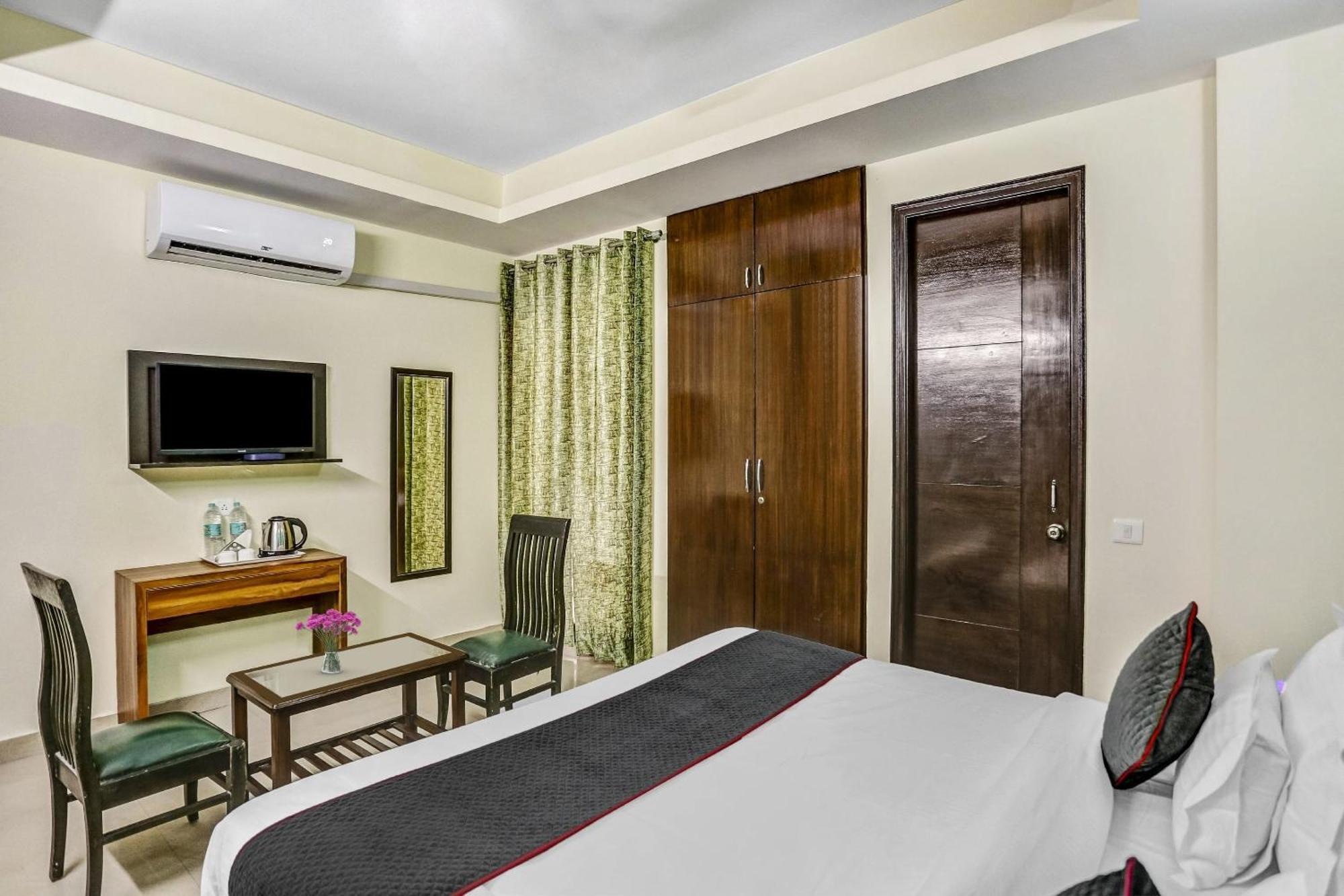 Townhouse Rumaisa Indirapuram Bagian luar foto