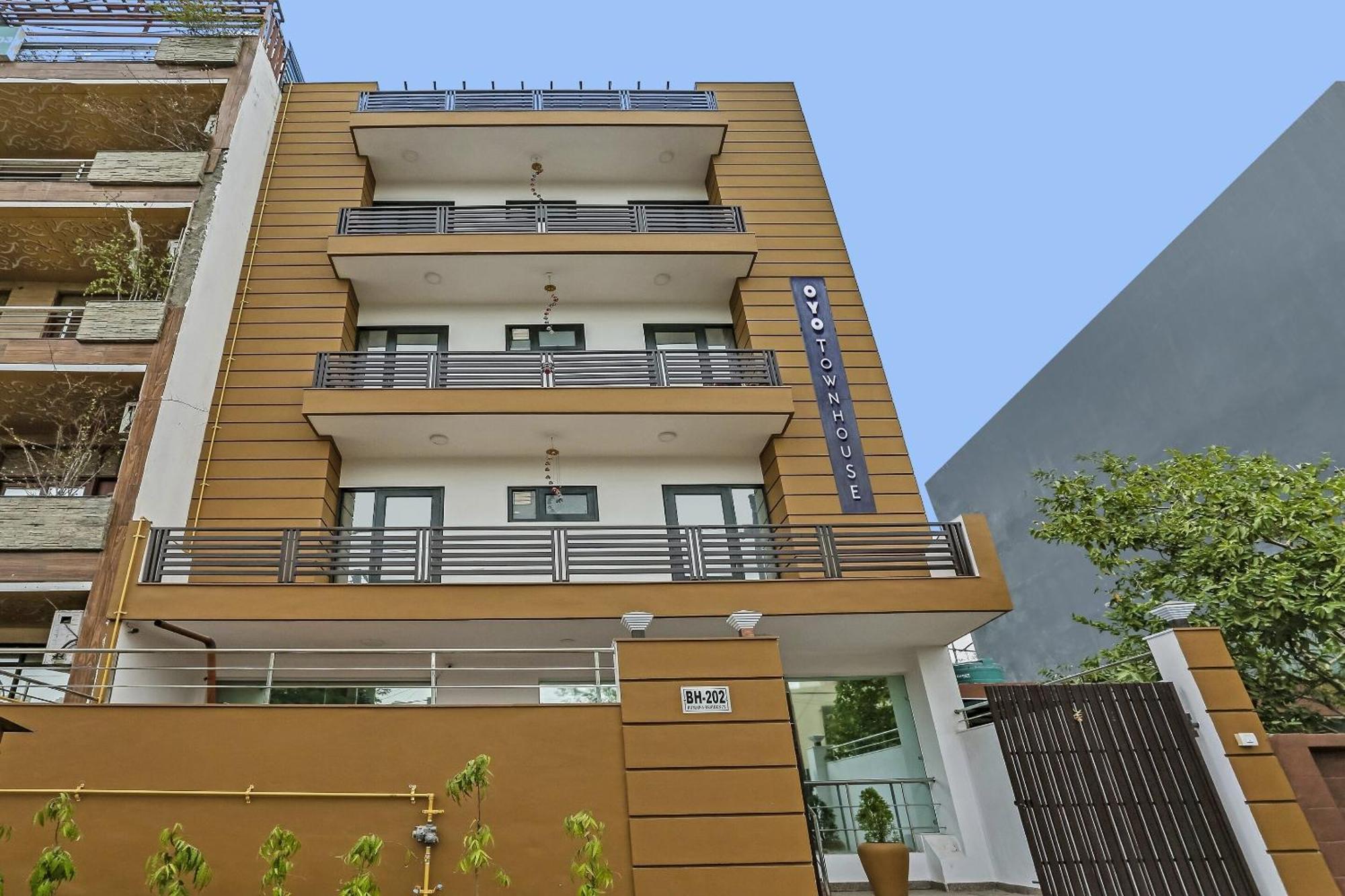 Townhouse Rumaisa Indirapuram Bagian luar foto